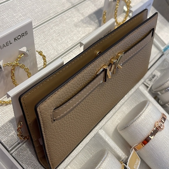 Michael Kors Reed Large Bifold Pebbled Leather Snap Wallet Card Case 
Camel 
NWT - Picture 6 of 16